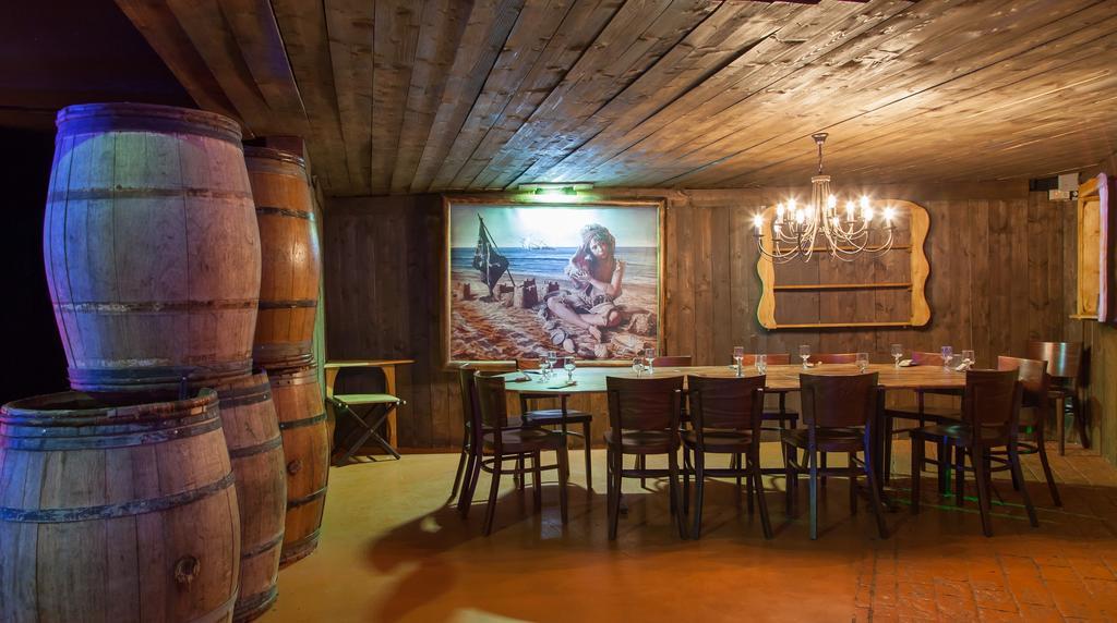 Hotel Du Parc - Pirates Chasseneuil-du-Poitou Buitenkant foto