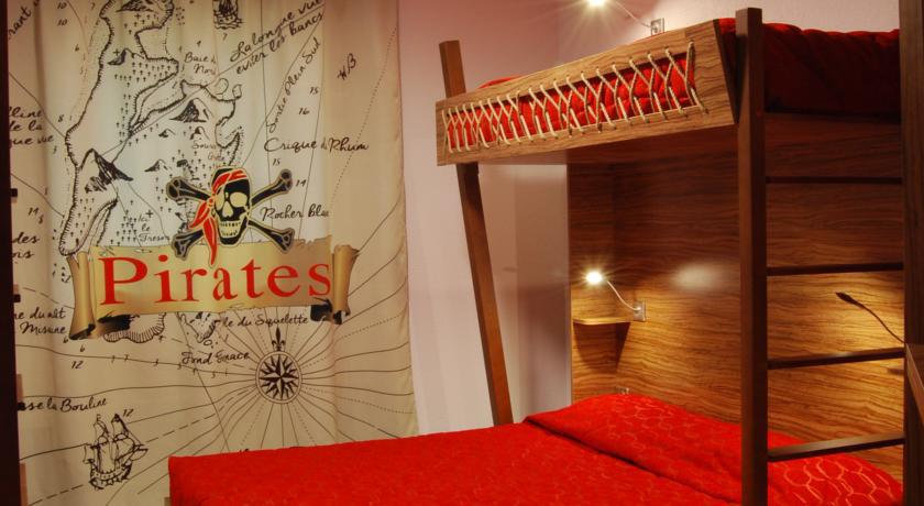Hotel Du Parc - Pirates Chasseneuil-du-Poitou Kamer foto