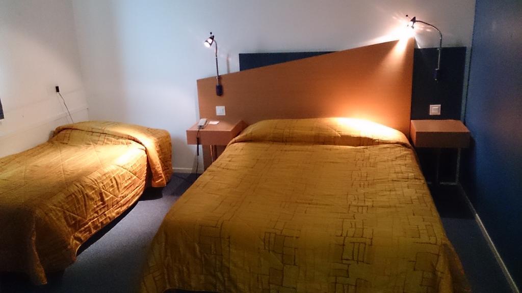 Hotel Du Parc - Pirates Chasseneuil-du-Poitou Kamer foto