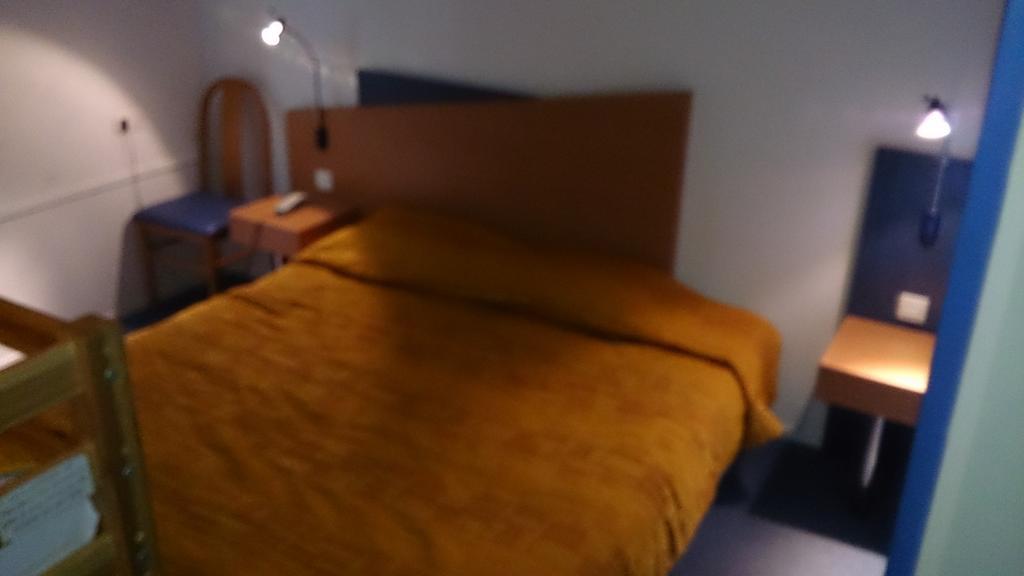 Hotel Du Parc - Pirates Chasseneuil-du-Poitou Kamer foto