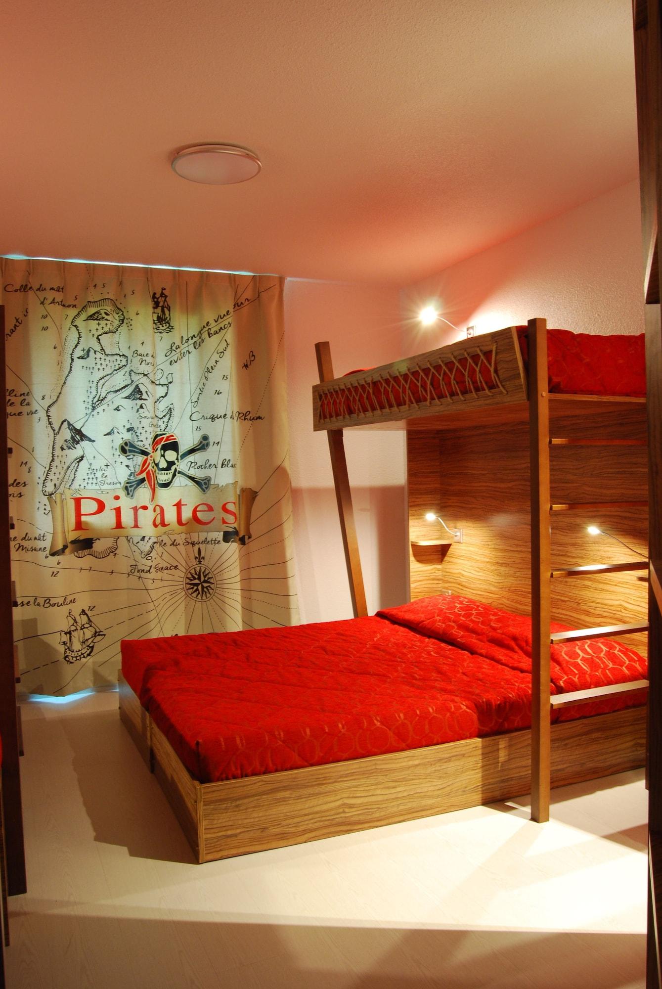 Hotel Du Parc - Pirates Chasseneuil-du-Poitou Buitenkant foto