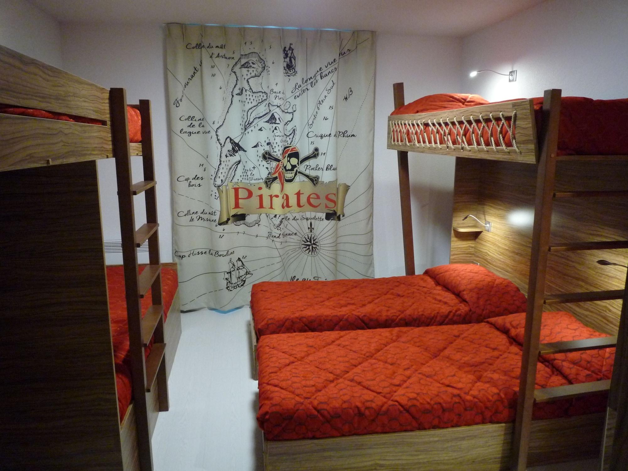 Hotel Du Parc - Pirates Chasseneuil-du-Poitou Buitenkant foto