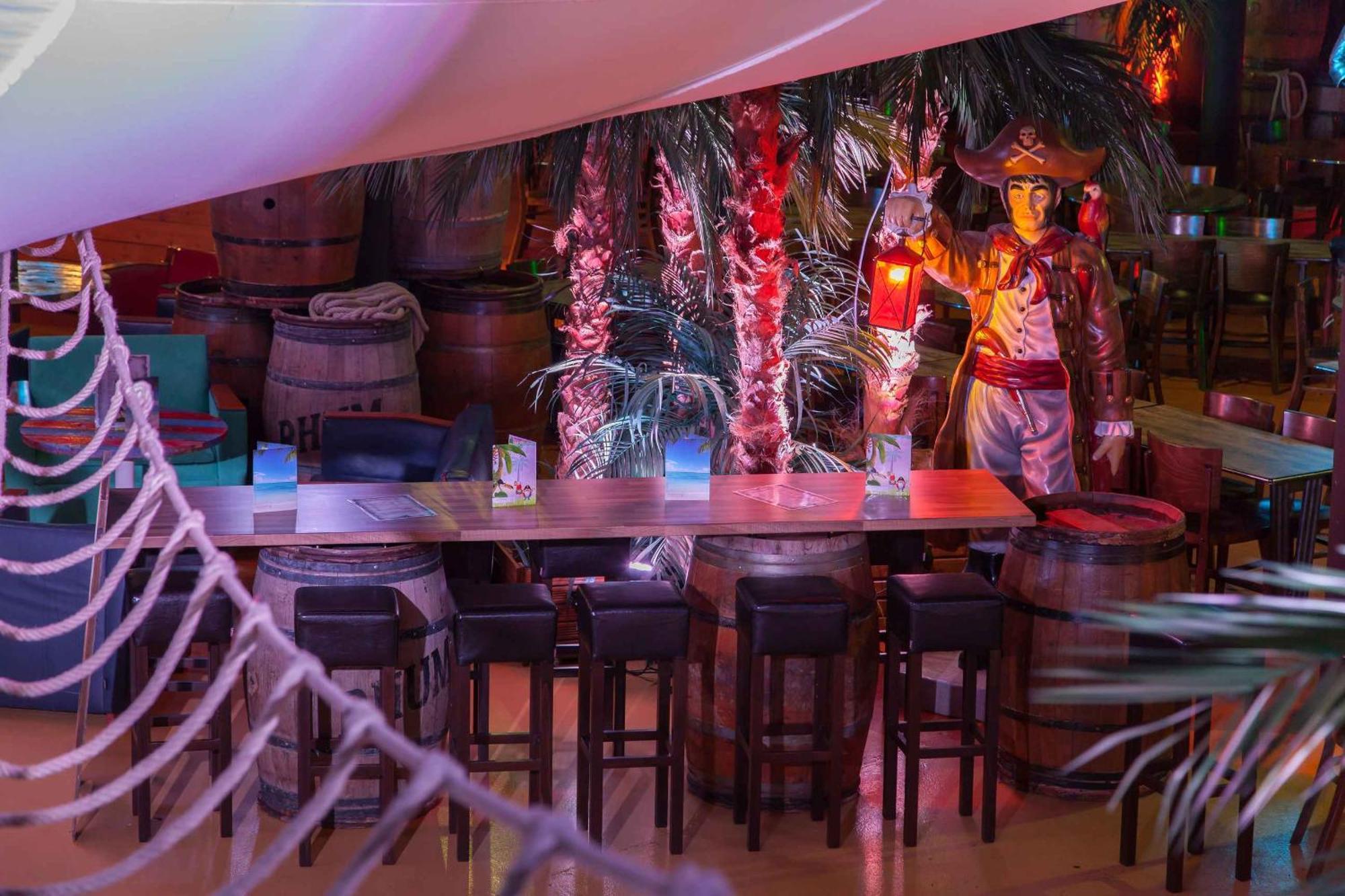Hotel Du Parc - Pirates Chasseneuil-du-Poitou Buitenkant foto