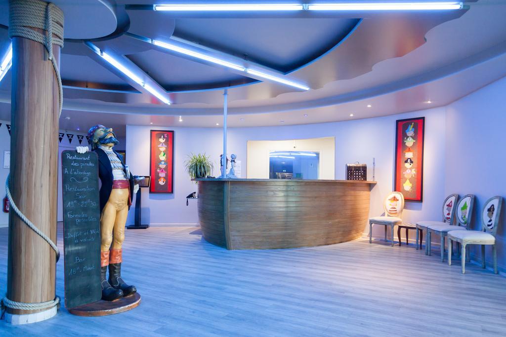 Hotel Du Parc - Pirates Chasseneuil-du-Poitou Buitenkant foto
